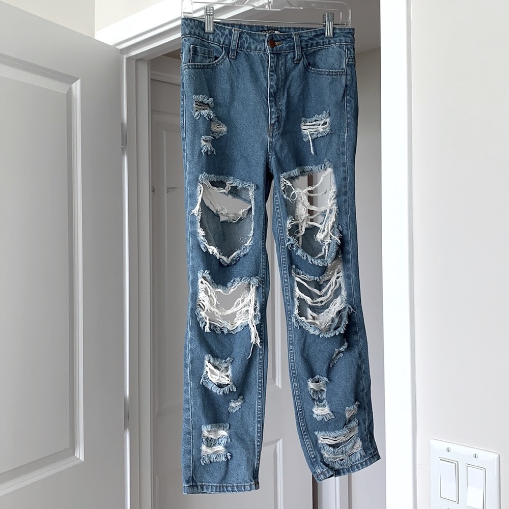 FashionNOVA ripped Jeans